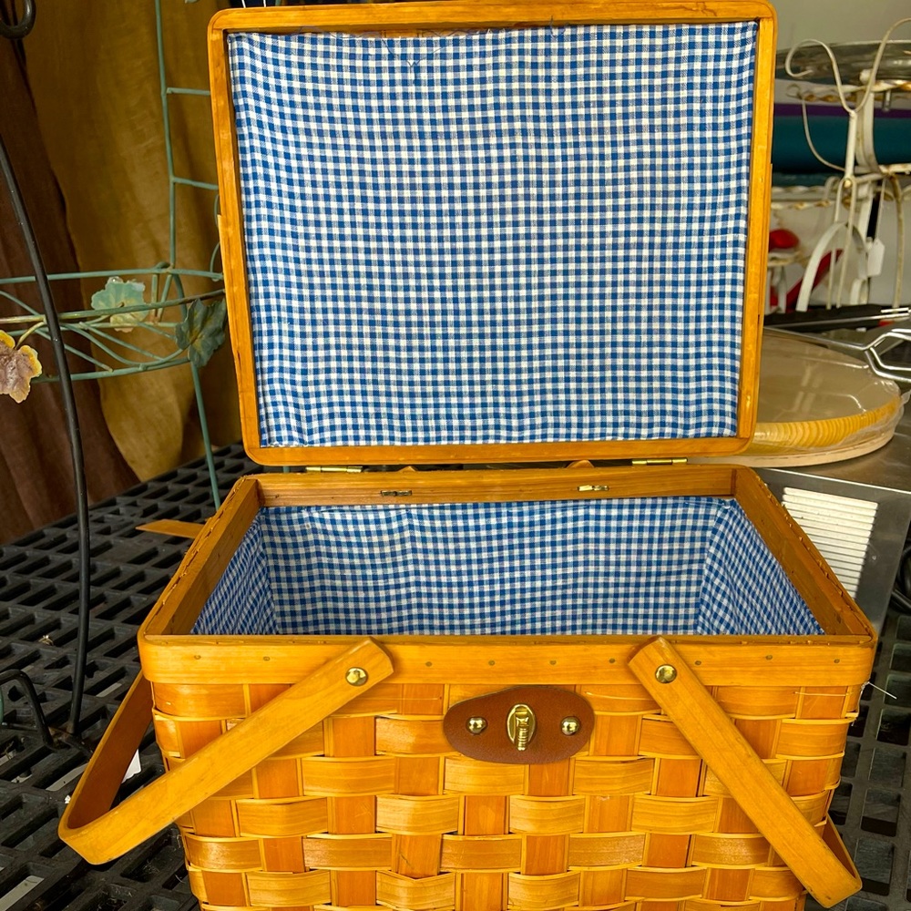 Vintage PICNIC BASKET
